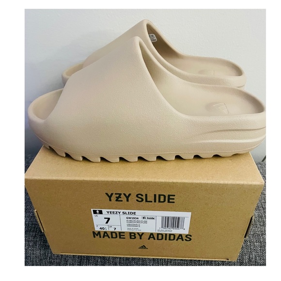 Yeezy Slides Pure - Picture 2 of 8